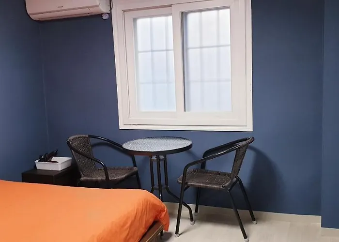 Blue Backpackers Hostel *